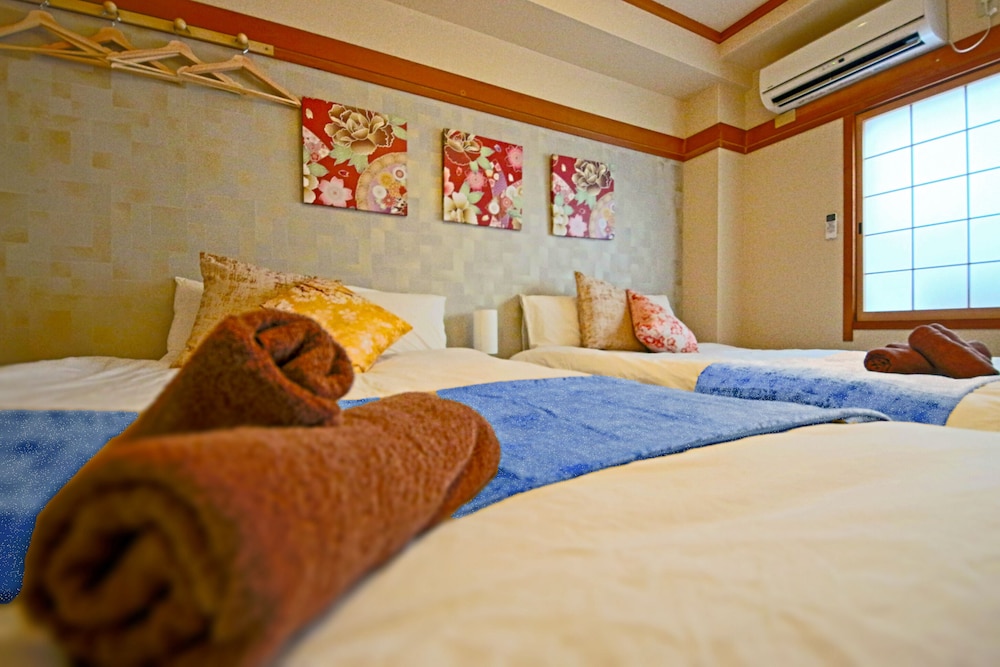 COZY & CLEAN FAMILY APT TSUTENKAKU TOWER FRONT 大阪