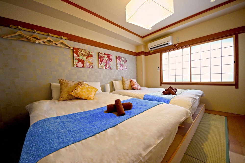 COZY & CLEAN FAMILY APT TSUTENKAKU TOWER FRONT 大阪