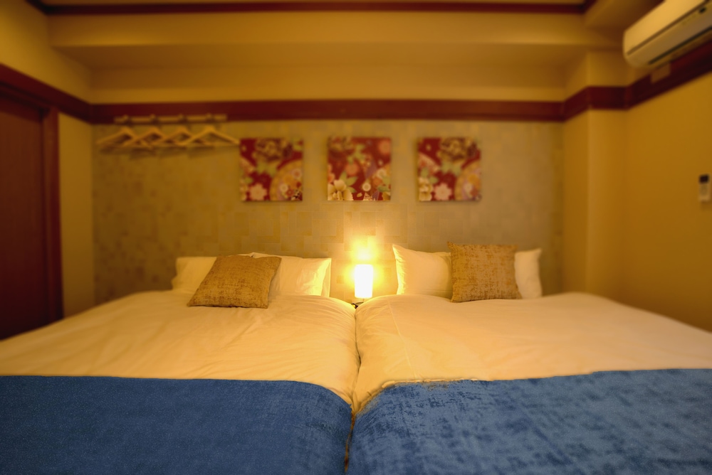 COZY & CLEAN FAMILY APT TSUTENKAKU TOWER FRONT 大阪