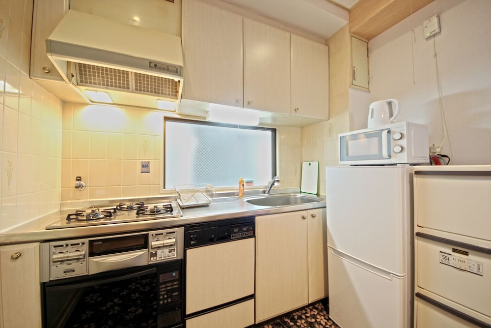 COZY & CLEAN FAMILY APT TSUTENKAKU TOWER FRONT 大阪