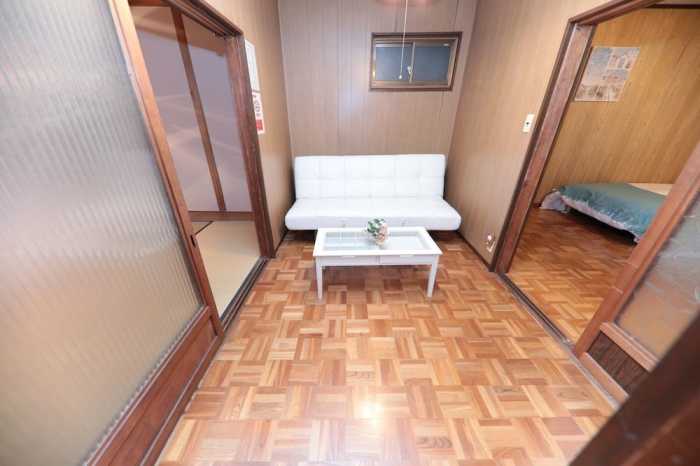 BRICK HOUSE NEAR OSAKA CASTLE 217-1 大阪