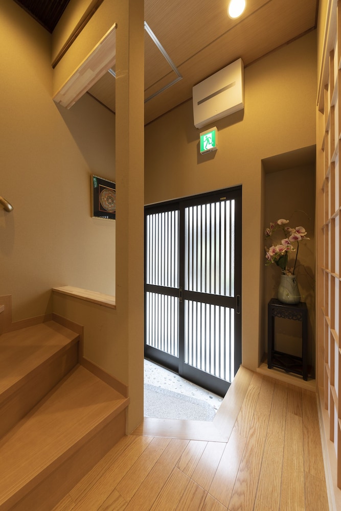 SHIRAKABANOYADO-SIOKUSA 大阪