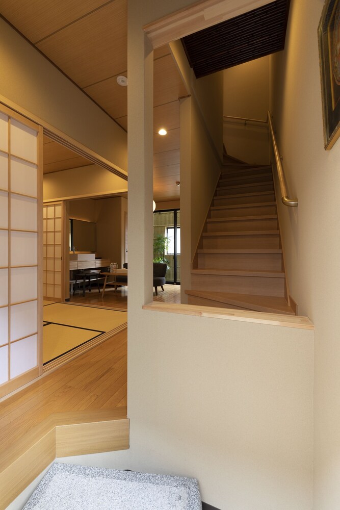 SHIRAKABANOYADO-SIOKUSA 大阪