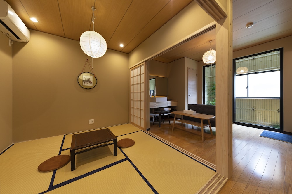 SHIRAKABANOYADO-SIOKUSA 大阪
