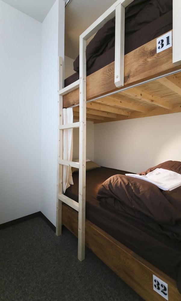 ROOTS HOSTEL 大阪