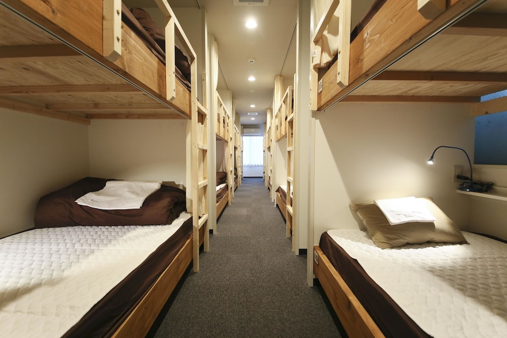 ROOTS HOSTEL 大阪