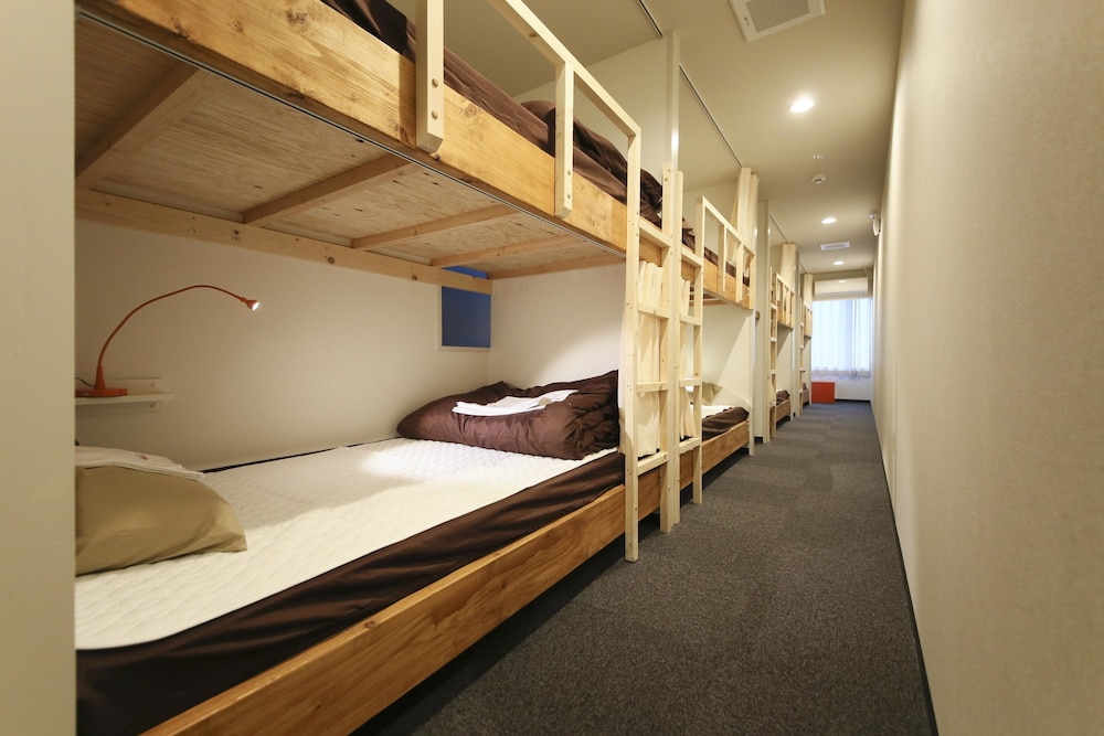 ROOTS HOSTEL 大阪