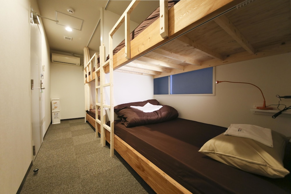 ROOTS HOSTEL 大阪