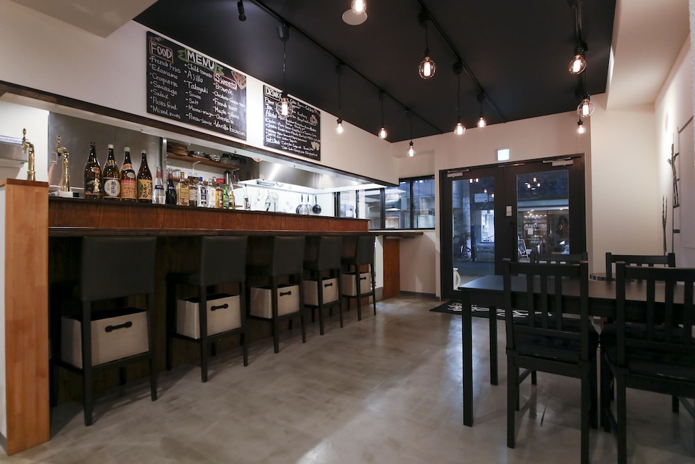 ROOTS HOSTEL 大阪