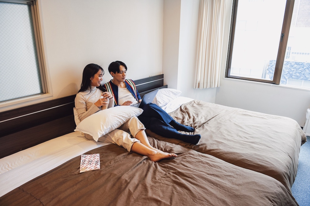 ROOTS HOSTEL 大阪