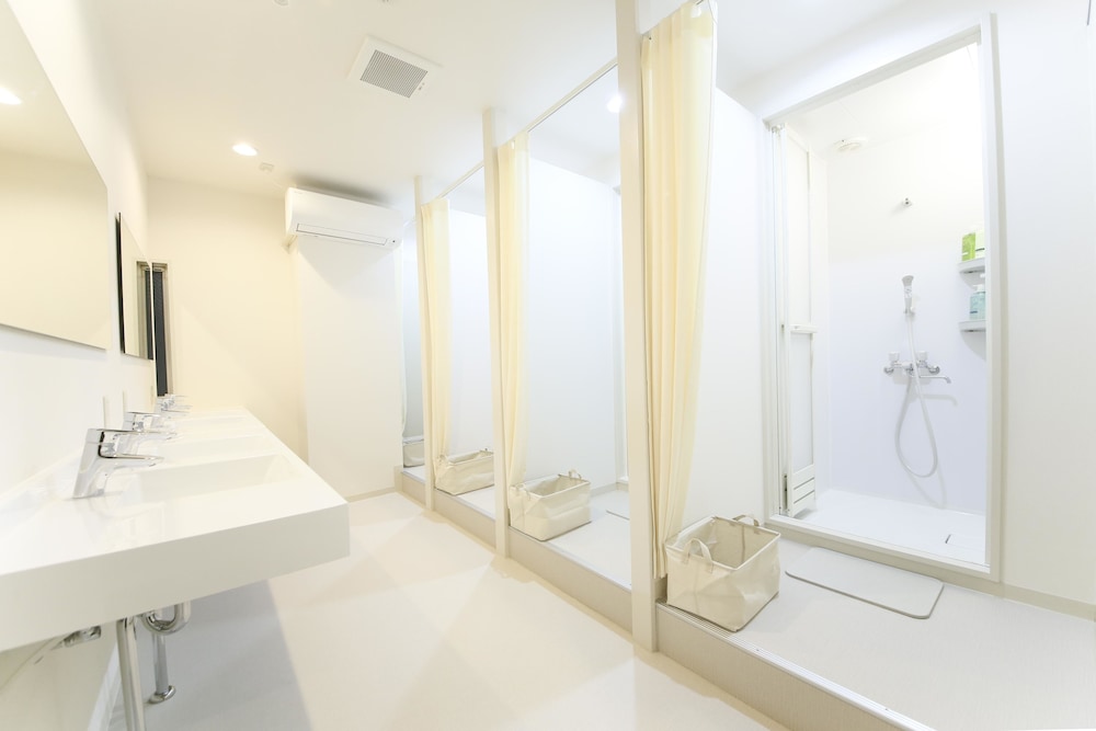 ROOTS HOSTEL 大阪