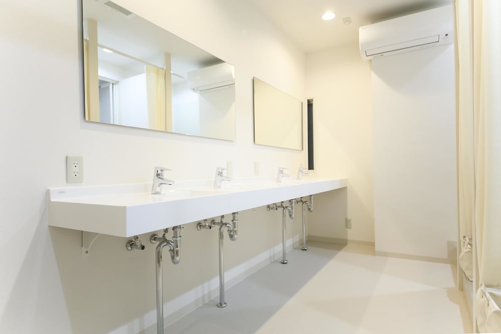 ROOTS HOSTEL 大阪