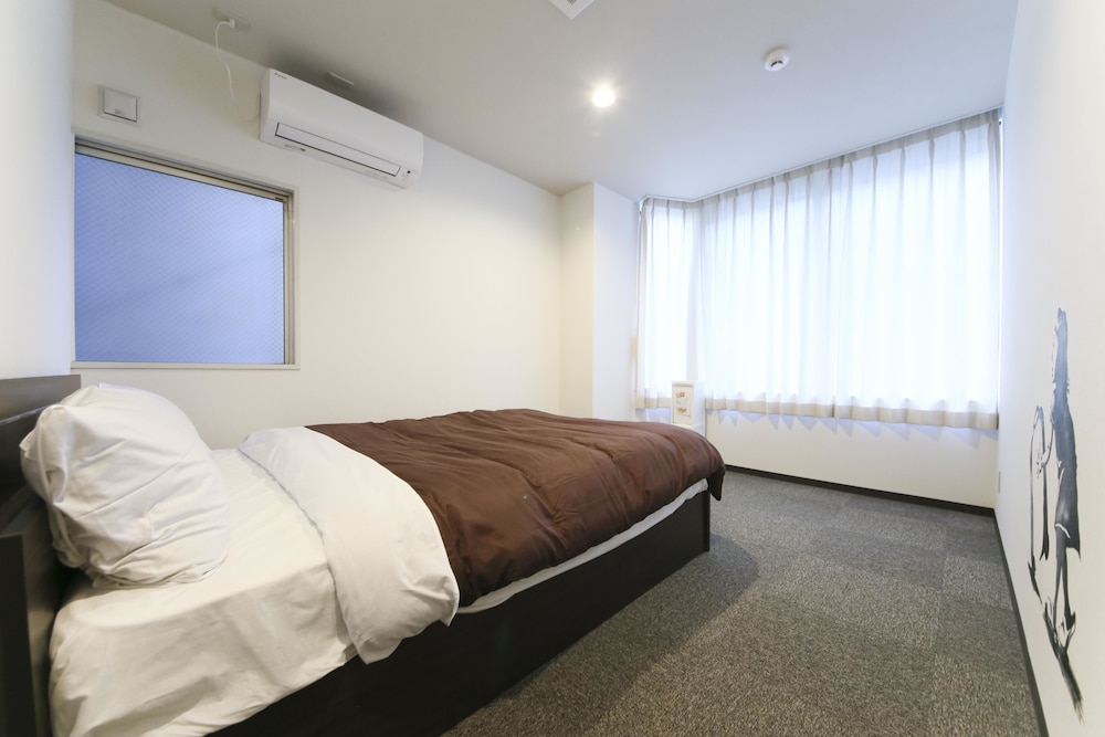 ROOTS HOSTEL 大阪