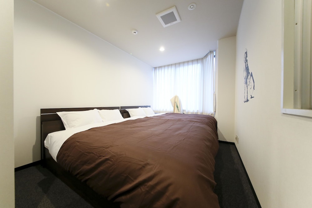 ROOTS HOSTEL 大阪