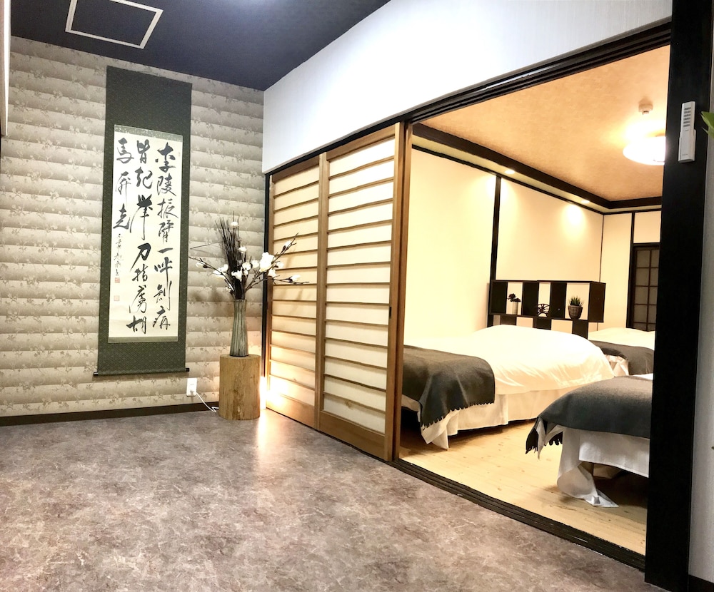 OSAKA PREMIUM HOUSE 大阪