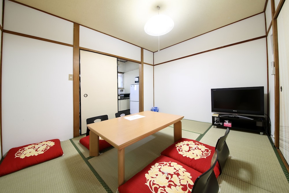 EX TWO-STORY OLD PRIVATE HOUSE MATSUBARA 大阪