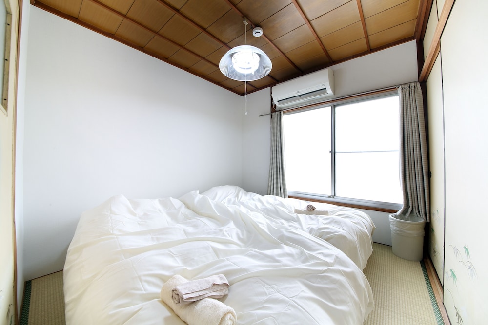 EX TWO-STORY OLD PRIVATE HOUSE MATSUBARA 大阪