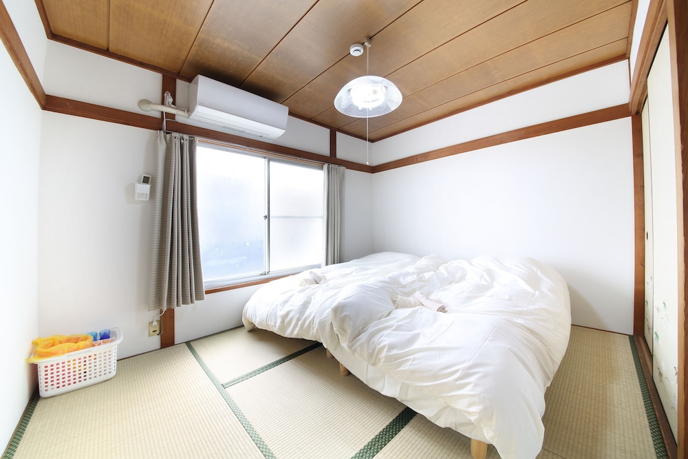 EX TWO-STORY OLD PRIVATE HOUSE MATSUBARA 大阪