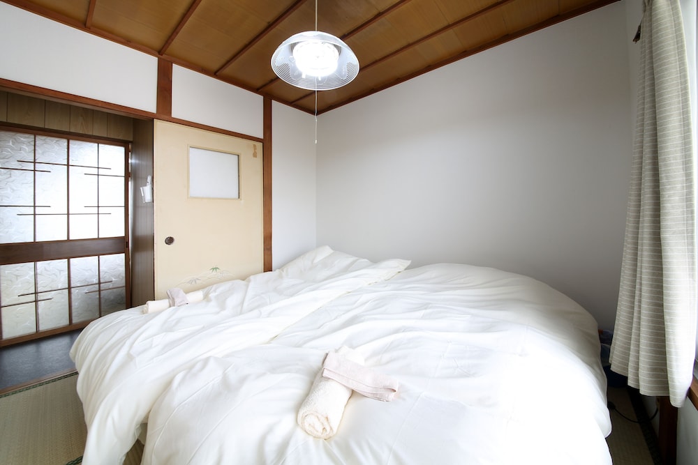 EX TWO-STORY OLD PRIVATE HOUSE MATSUBARA 大阪