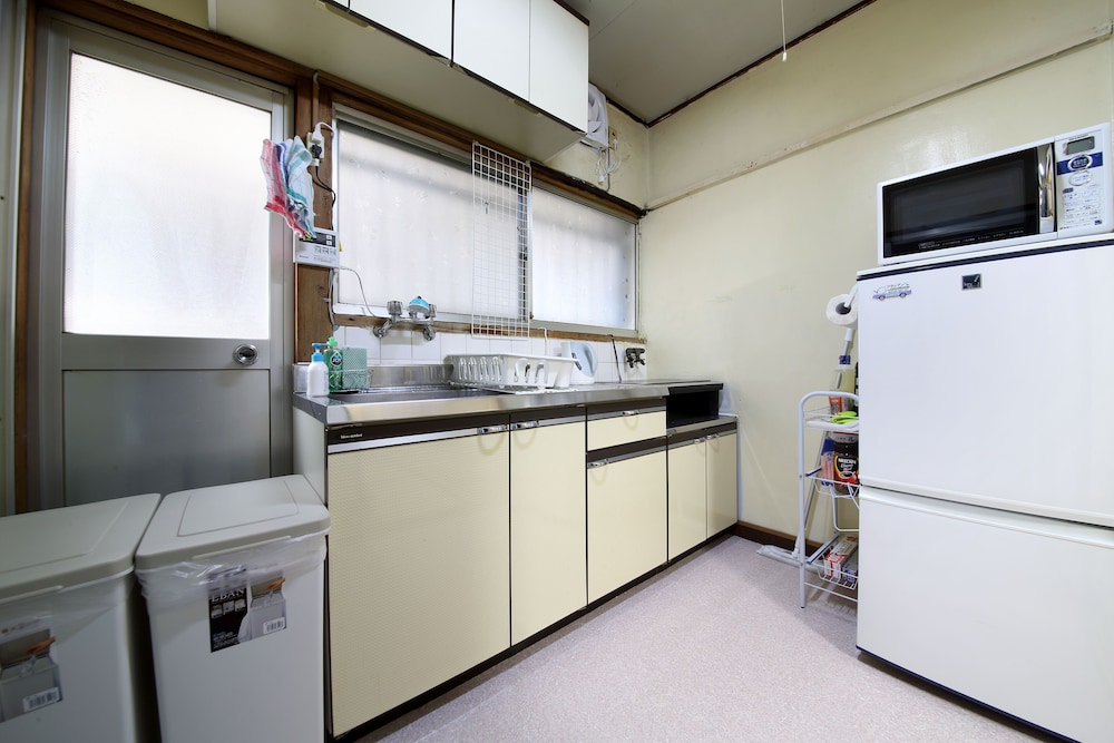 EX TWO-STORY OLD PRIVATE HOUSE MATSUBARA 大阪