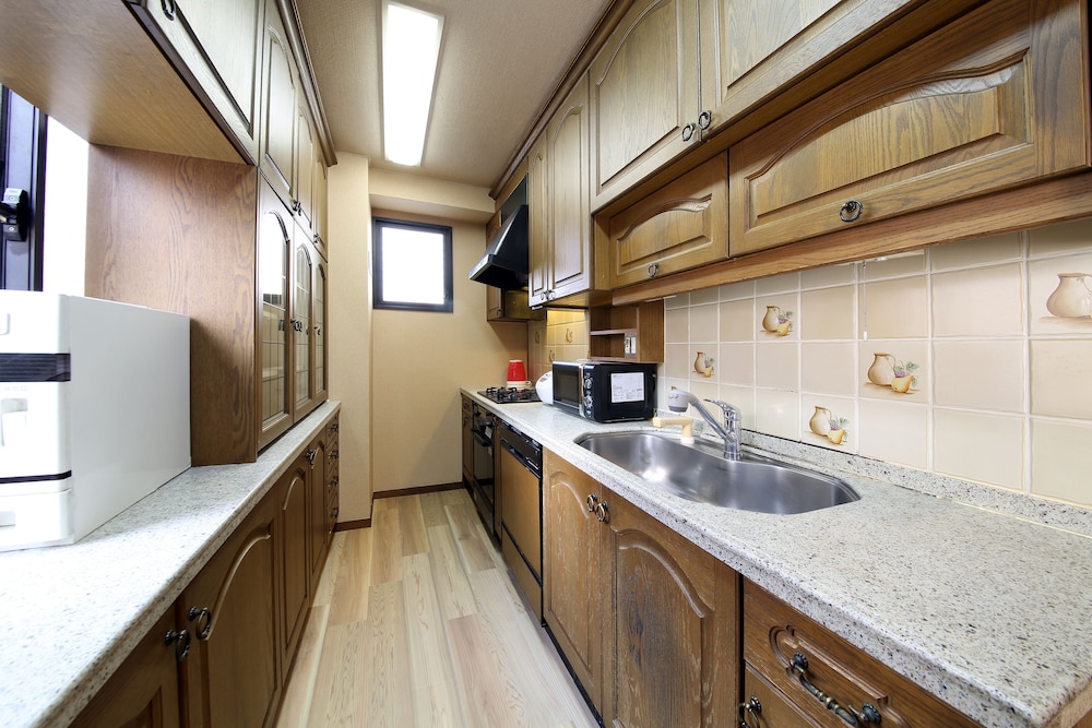 EXSAISON HOUSE MATSUYAMACHI 3-6F 大阪