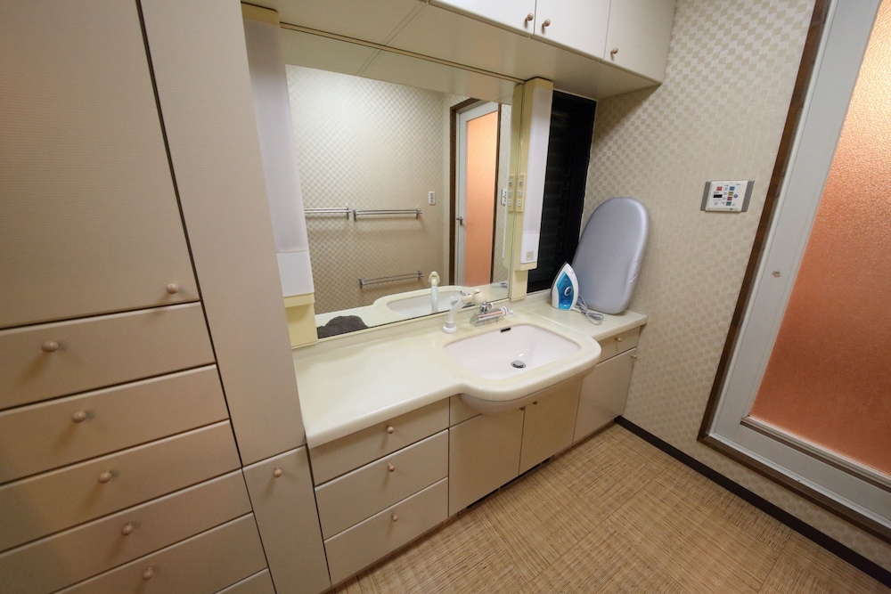 EXSAISON HOUSE MATSUYAMACHI 3-6F 大阪