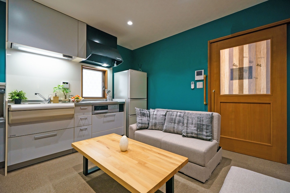 S.T HOUSE NAMIYOKE 大阪