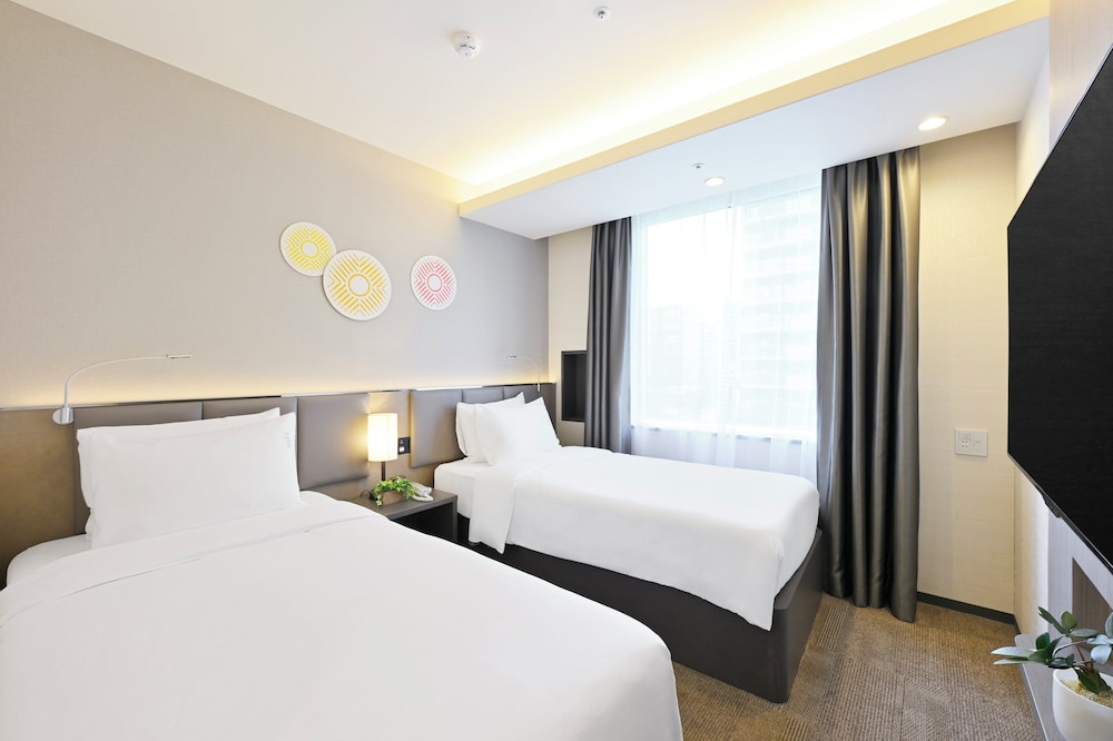 ホリディ・イン & スイーツ新大阪 バイ IHG 大阪