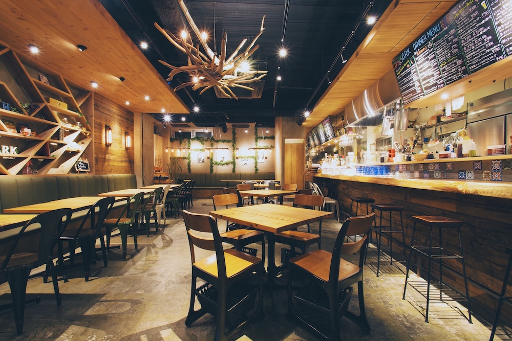 ARK HOSTEL & CAFE DINING 大阪