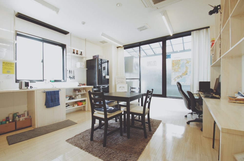 ARK HOSTEL & CAFE DINING 大阪
