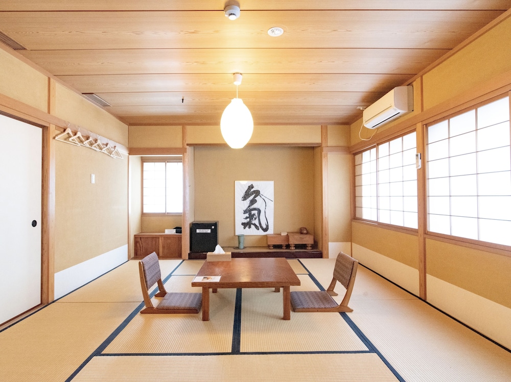 ARK HOSTEL & CAFE DINING 大阪