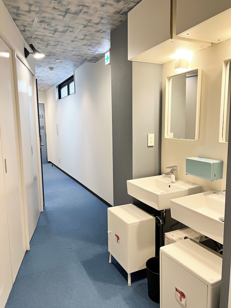 HOTEL HANGOUT - ホステル 大阪