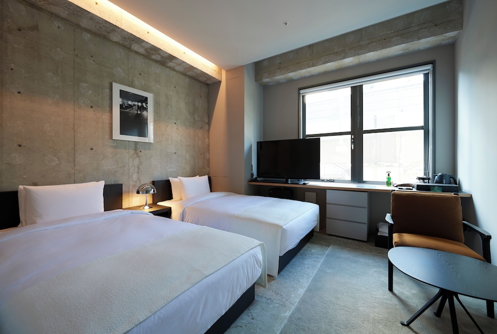 TONES OSAKA 大阪