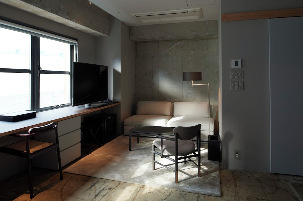 TONES OSAKA 大阪