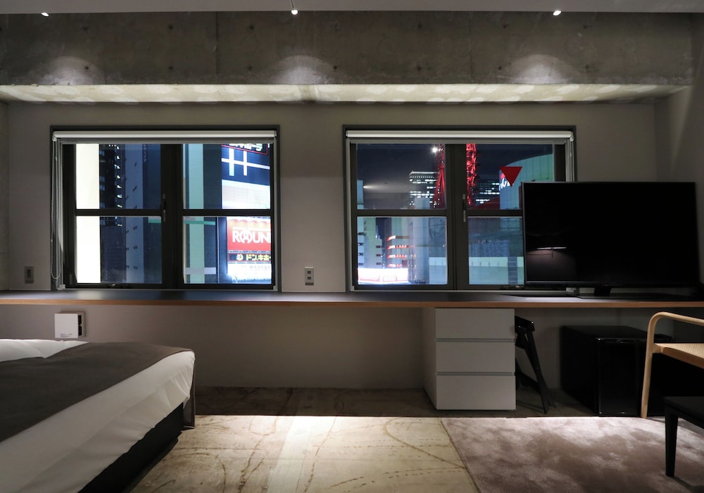 TONES OSAKA 大阪