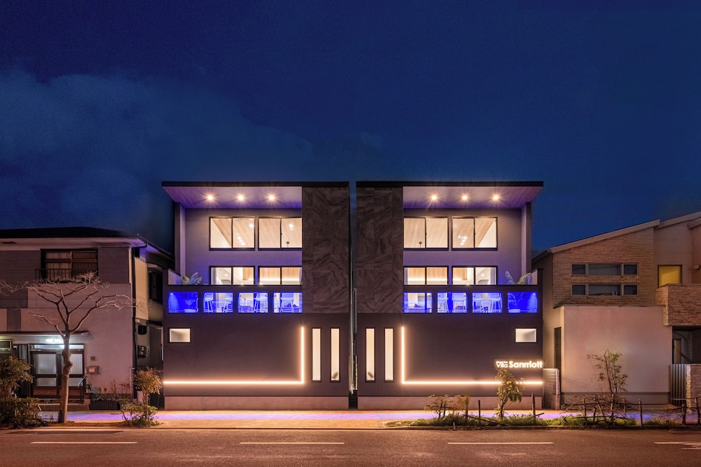UNIVERSAL FRONT VILLA SANRRIOTT 大阪