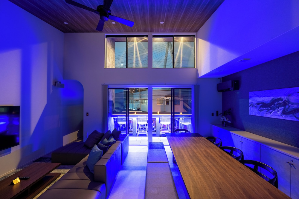 UNIVERSAL FRONT VILLA SANRRIOTT 大阪