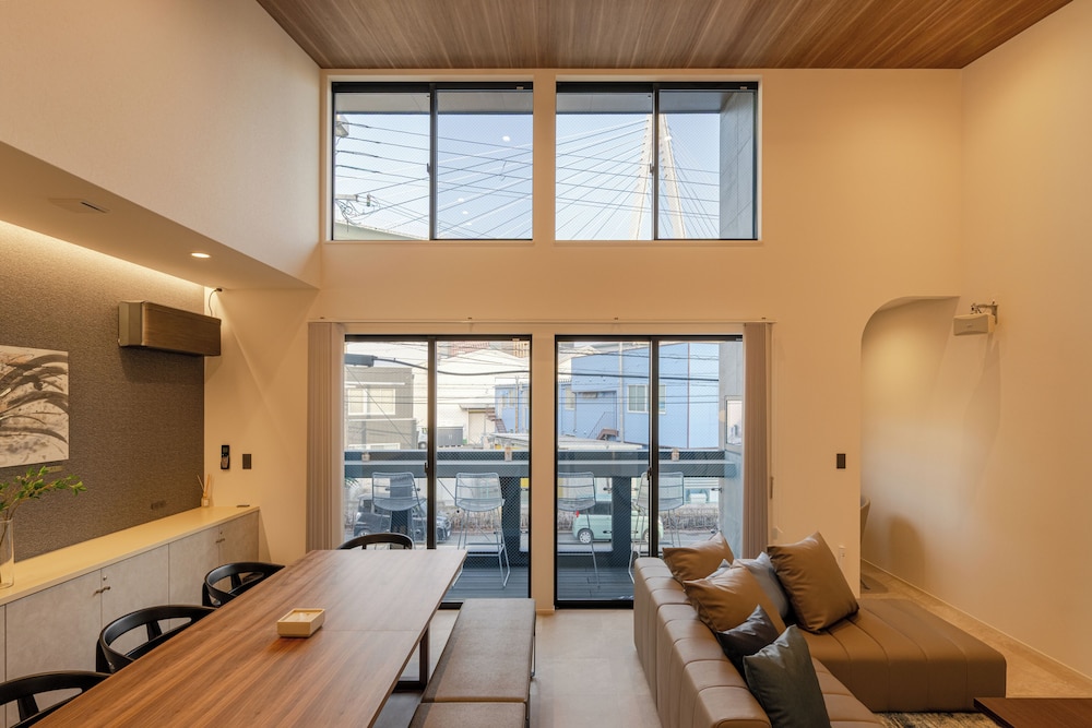 UNIVERSAL FRONT VILLA SANRRIOTT 大阪