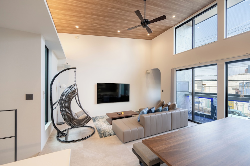 UNIVERSAL FRONT VILLA SANRRIOTT 大阪