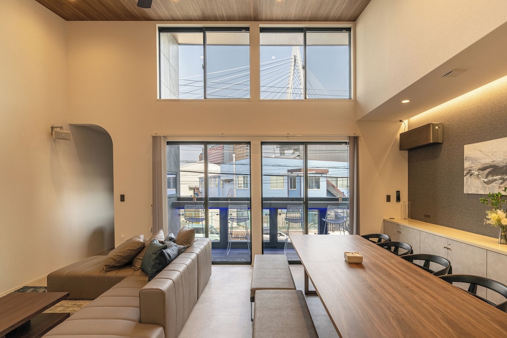 UNIVERSAL FRONT VILLA SANRRIOTT 大阪