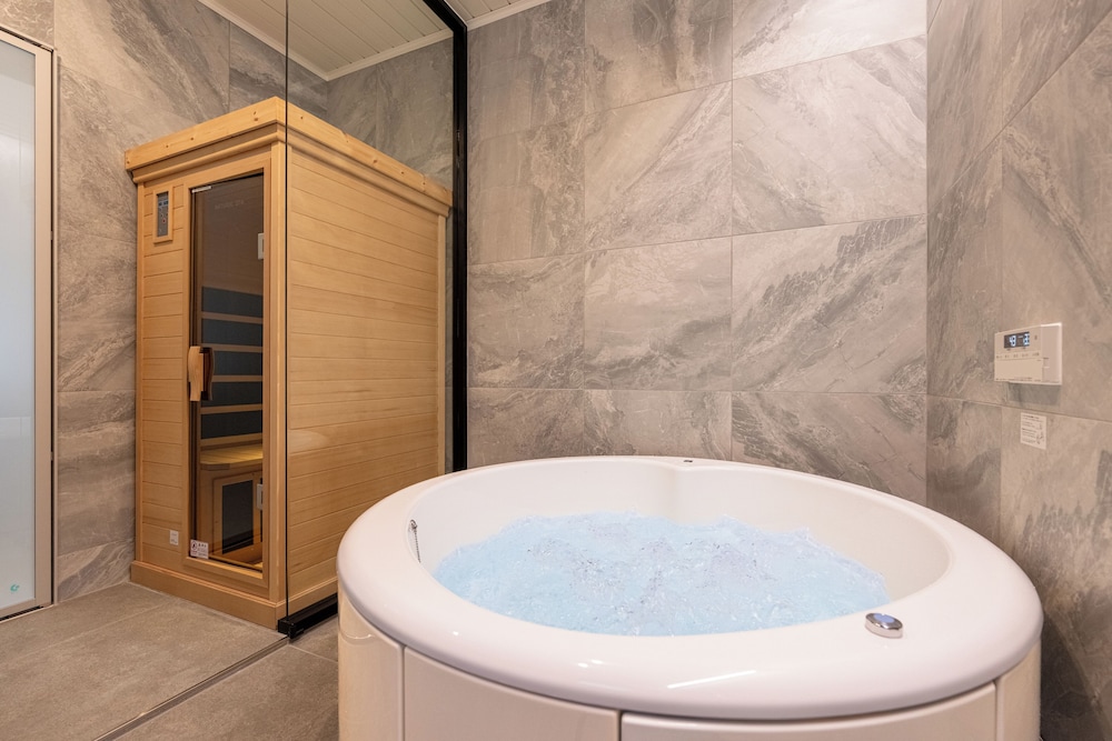 UNIVERSAL FRONT VILLA SANRRIOTT 大阪