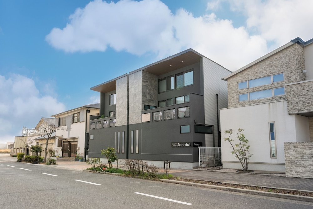 UNIVERSAL FRONT VILLA SANRRIOTT 大阪