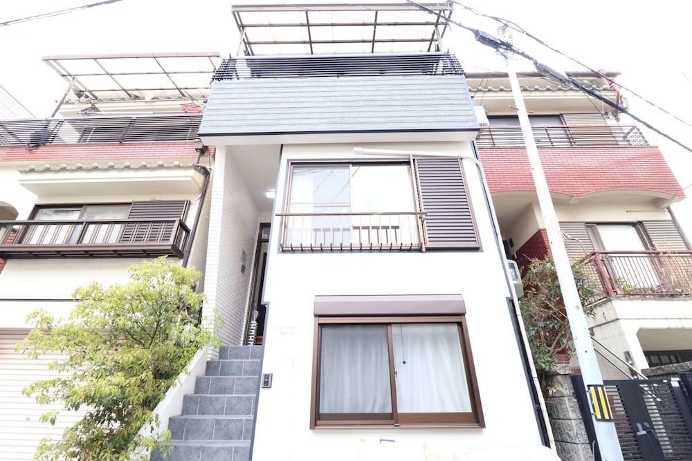 TSURUHASHI EAST III 大阪