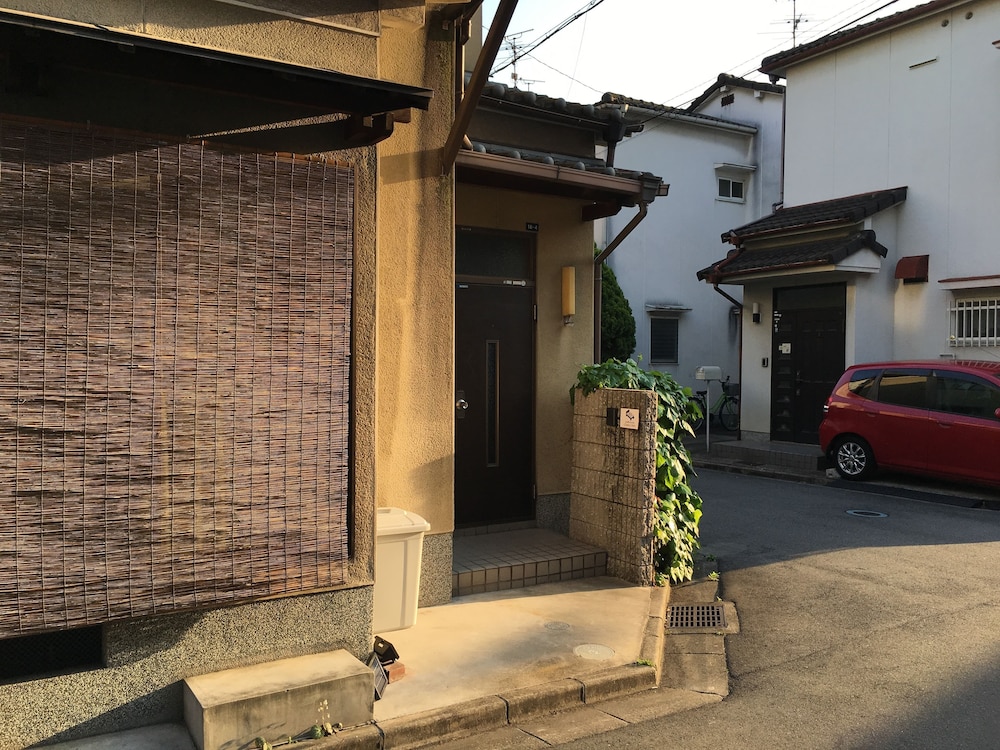 エアログハウス - COMIC INN - 大阪