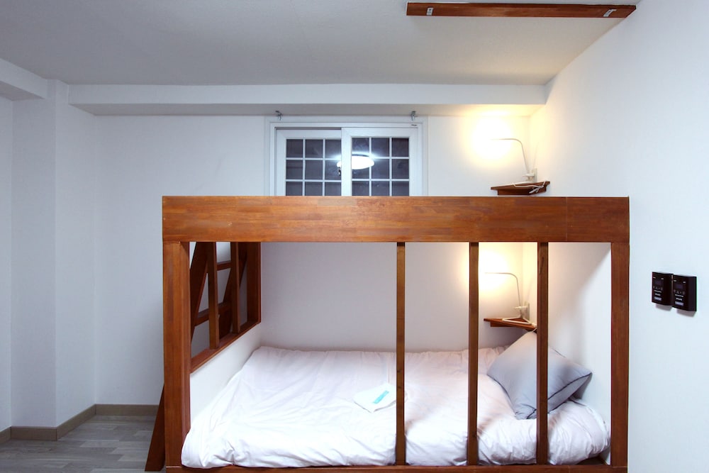 I OSAKA HOUSE 大阪