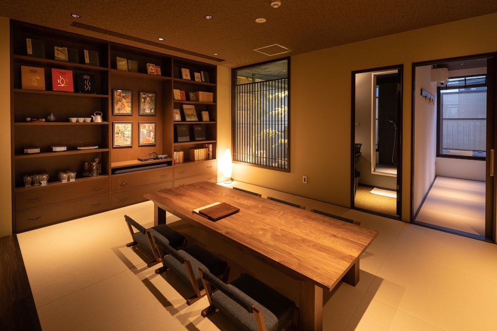 今昔荘 大阪 道頓堀 -寄合・書肆・合薬屋 大阪