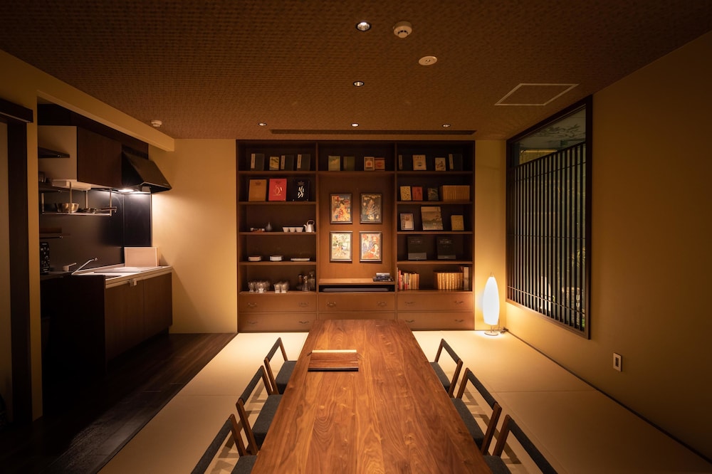 今昔荘 大阪 道頓堀 -寄合・書肆・合薬屋 大阪
