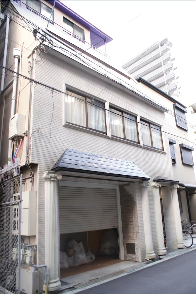 おもてなし うさぎハウス 2F 15-6 大阪
