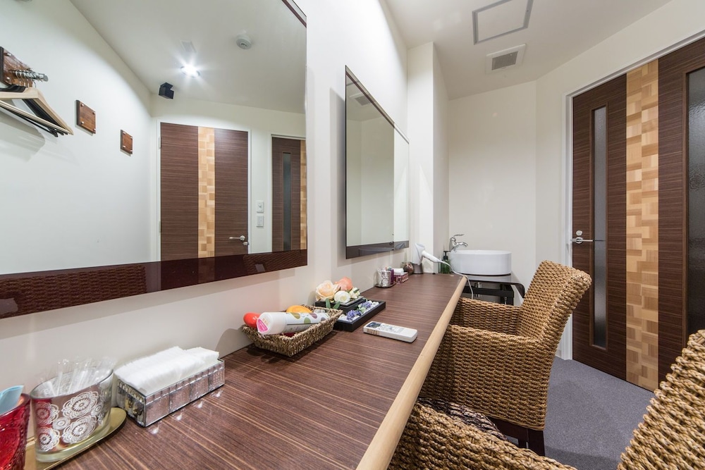 ALEX'S HOME KUROMON 大阪