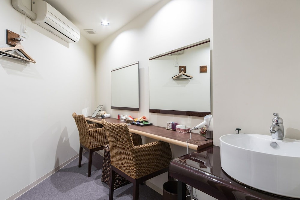 ALEX'S HOME KUROMON 大阪